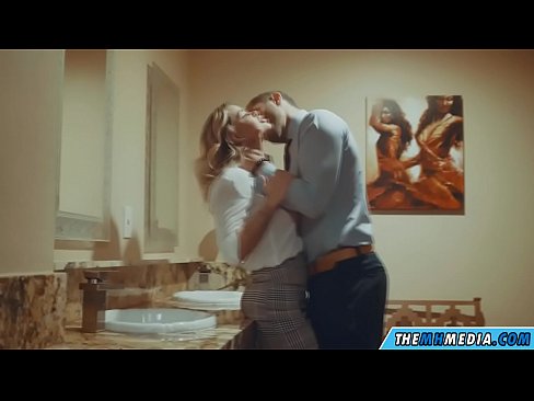 ❤️ Quando uma loira peituda o seduz em um banheiro público Porno em porno pt-br.hentaizm.ru ❌